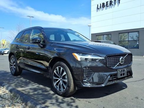 Used 2025 Volvo XC60 B5 Plus AWD/4WD image 3