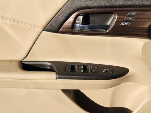 Used 2017 Honda Accord EX-L image 26