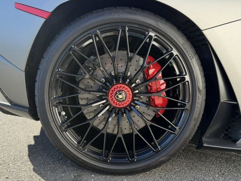Used 2018 Lamborghini Aventador S image 13