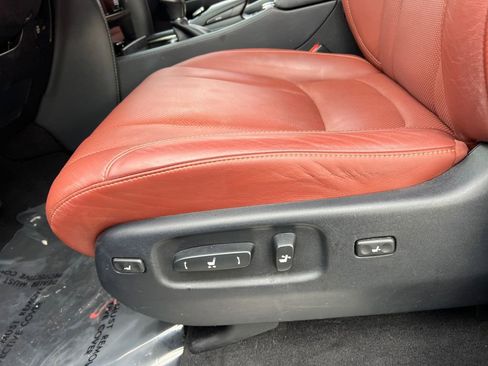 Used 2021 Lexus LX 570 4WD w/ Luxury Package image 16