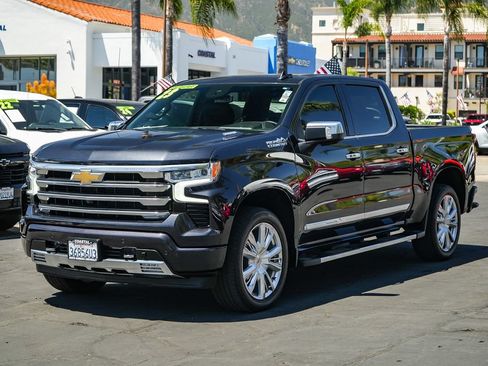Used 2023 Chevrolet Silverado 1500 High Country w/ High Country Premium Package AWD/4WD image 3
