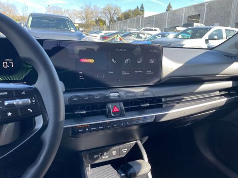 Used 2025 Kia K4 LXS image 17