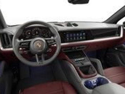 Certified 2026 Porsche Cayenne AWD/4WD image 4
