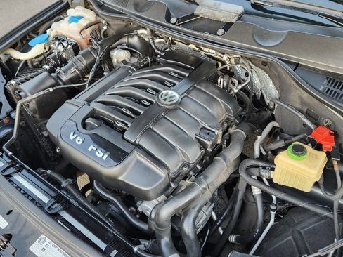 Used 2012 Volkswagen Touareg Executive image 53