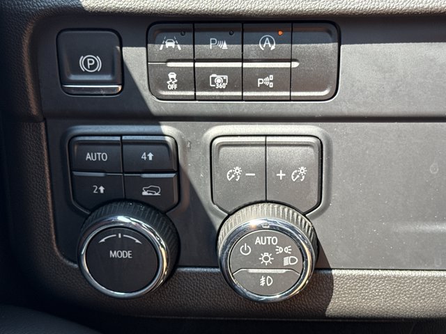Used 2025 Chevrolet Tahoe Premier AWD/4WD image 27