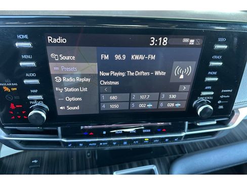 Used 2023 Toyota Sienna Platinum image 21