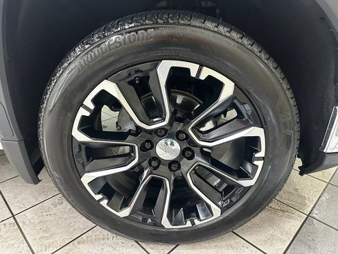 Certified 2025 GMC Sierra 1500 SLT w/ SLT Convenience Package image 17