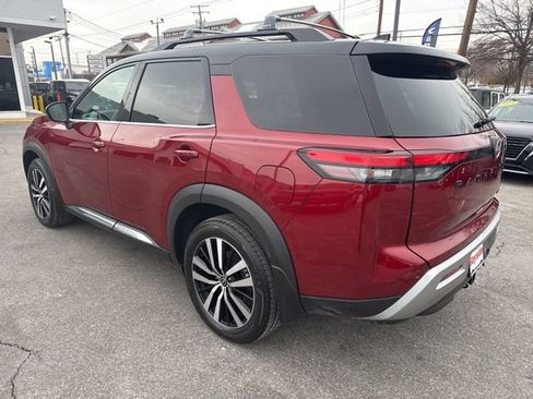 Used 2024 Nissan Pathfinder Platinum w/ Black Appearance Package image 44