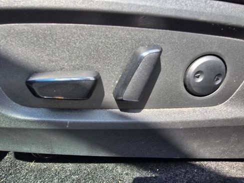 Used 2022 Nissan Pathfinder SV AWD/4WD image 16