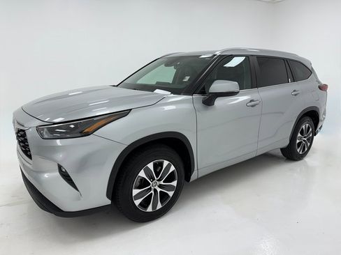 Used 2023 Toyota Highlander XLE image 5