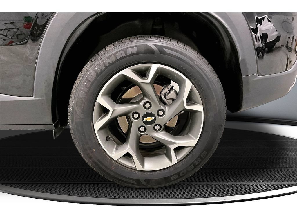 Used 2025 Chevrolet Trax LT FWD image 40