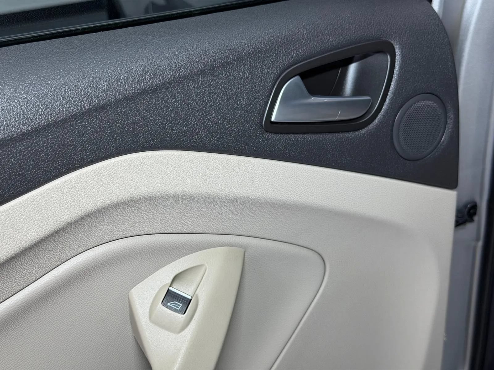 Used 2017 Ford Escape Titanium FWD image 18
