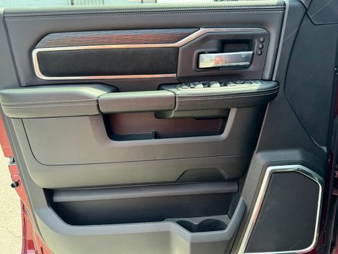 Used 2024 RAM 2500 Laramie w/ Night Edition image 32