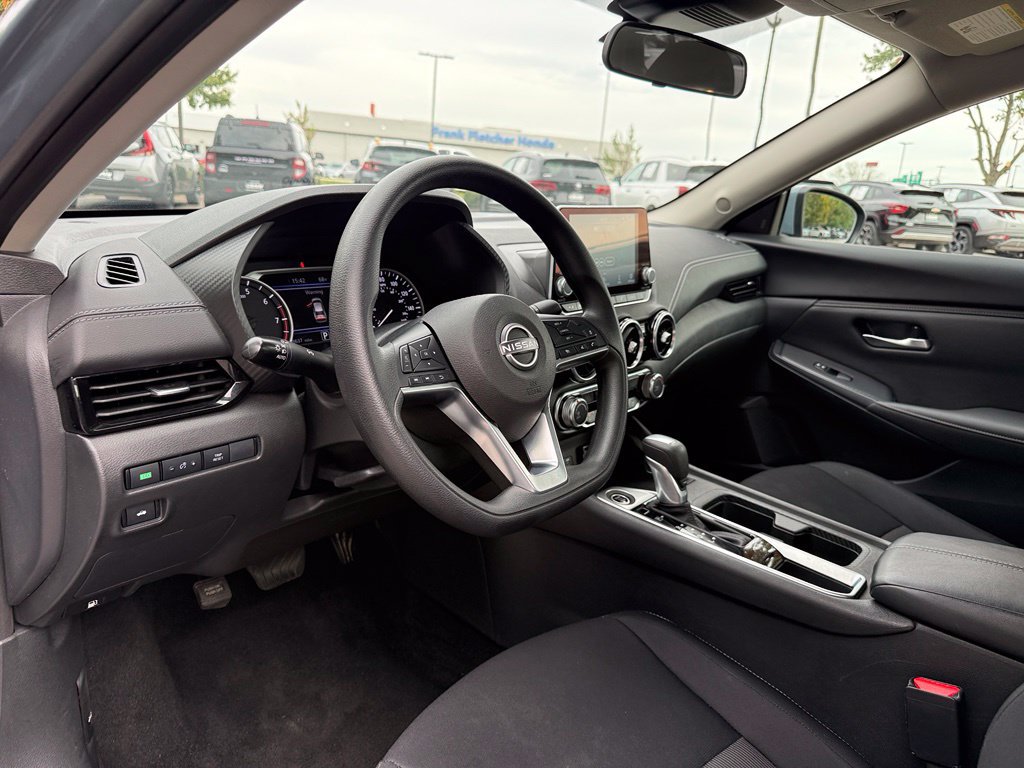 Used 2025 Nissan Sentra SV FWD image 9