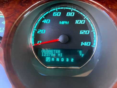 Used 2011 Buick Lucerne CXL image 15