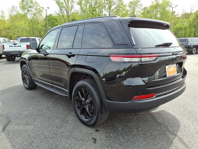 Certified 2024 Jeep Grand Cherokee Altitude AWD/4WD image 5