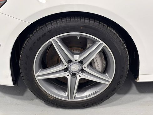 Used 2017 Mercedes-Benz E 300 4MATIC image 29