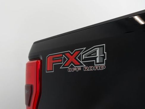 Used 2017 Ford F250 XLT w/ XLT Premium Package AWD/4WD image 10