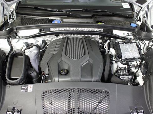 Used 2025 Porsche Macan image 38