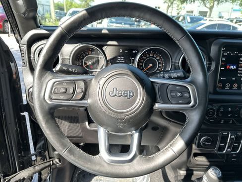 Used 2018 Jeep Wrangler Unlimited Sahara AWD/4WD image 21