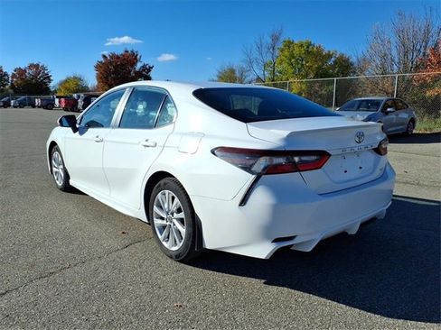 Used 2023 Toyota Camry SE image 8