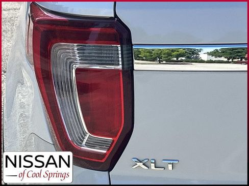 Used 2018 Ford Explorer XLT FWD image 12