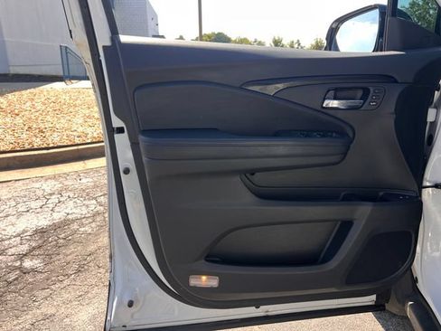 Used 2020 Honda Pilot Touring image 10