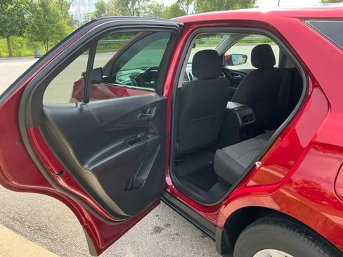 Used 2018 Chevrolet Equinox LT FWD image 16