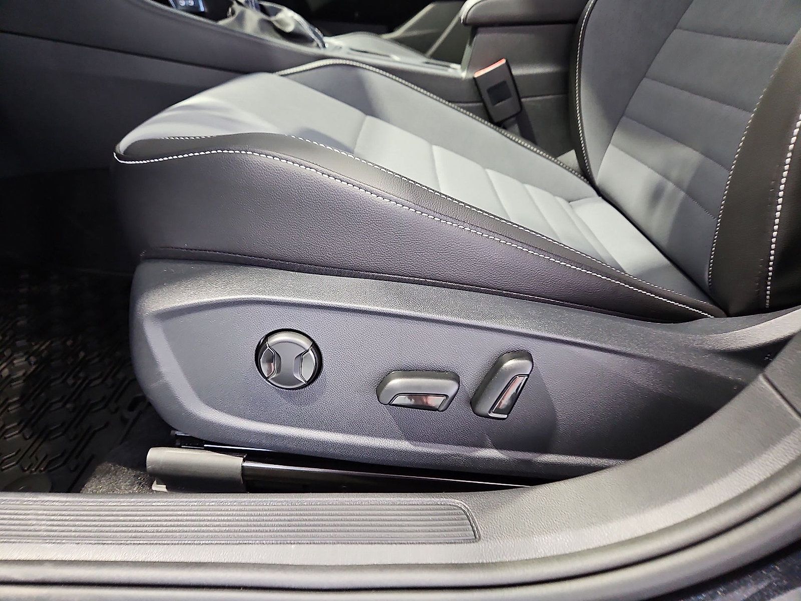 New 2027 Volkswagen Jetta SE FWD image 17