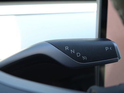 Used 2023 Tesla Model 3 Standard Range image 46