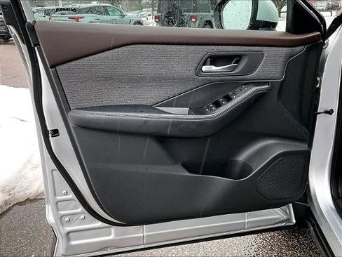 Certified 2022 Nissan Rogue SV image 9