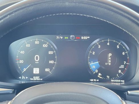 Used 2021 Volvo XC60 T5 Momentum w/ Protection Package AWD/4WD image 32