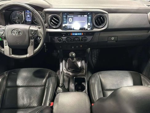 Used 2019 Toyota Tacoma TRD Off-Road AWD/4WD image 15