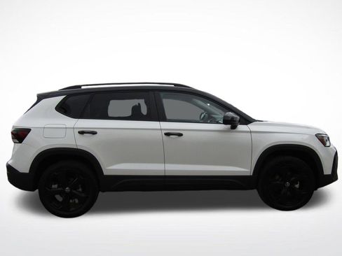 New 2026 Volkswagen Taos SE AWD/4WD image 8
