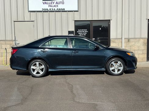Used 2012 Toyota Camry SE w/ Convenience Pkg FWD image 2