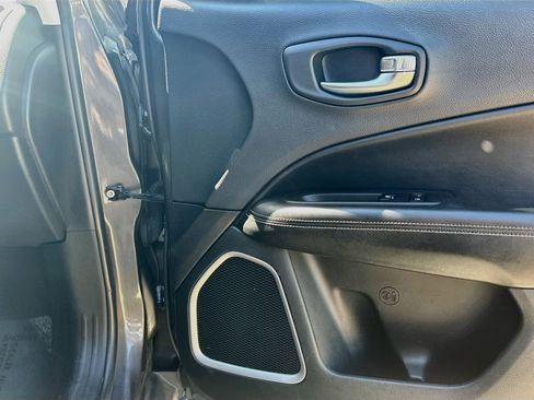 Used 2018 Jeep Compass Latitude w/ Popular Equipment Group AWD/4WD image 30