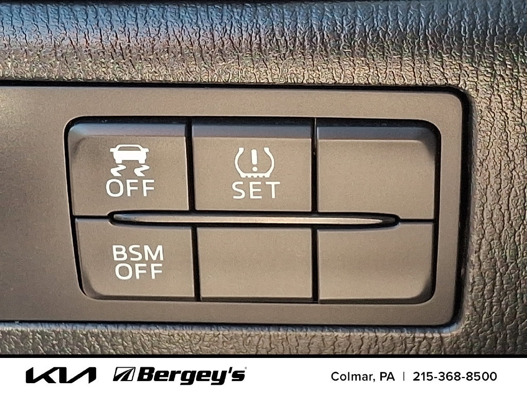 Used 2016 MAZDA MAZDA3 i Touring w/ Popular Equipment Package FWD image 27