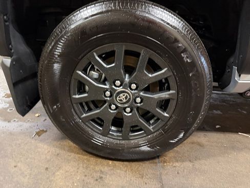 Used 2025 Toyota 4Runner SR5 image 27