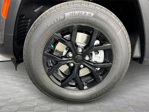 New 2025 Jeep Grand Cherokee L Altitude image 12