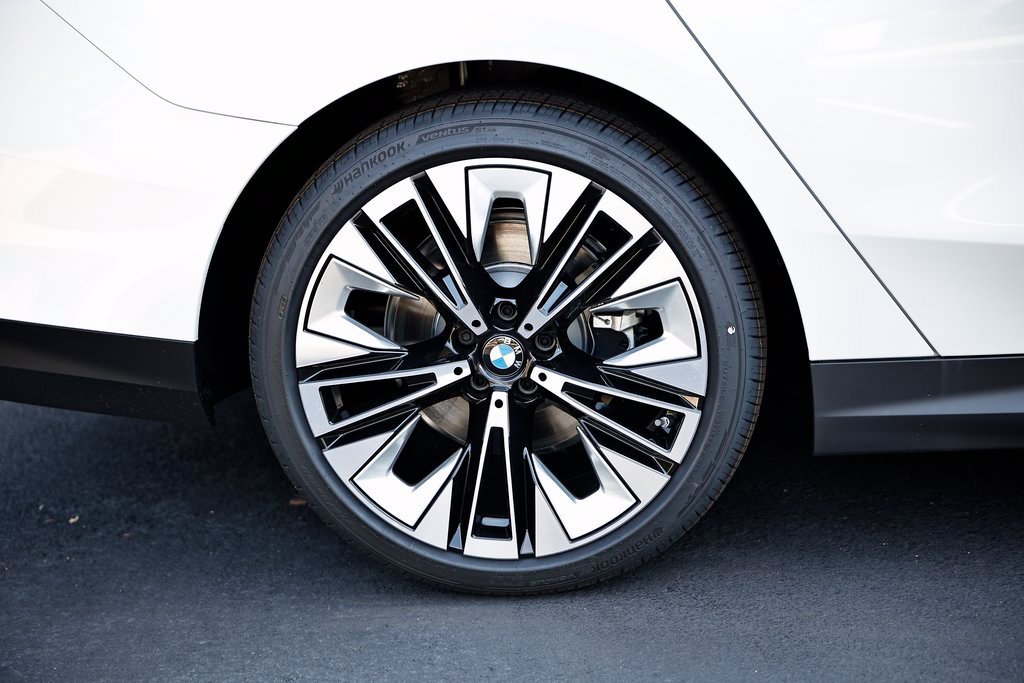 Used 2026 BMW 530i w/ Premium Package RWD image 6