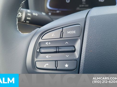 Used 2025 Hyundai Venue Limited image 27