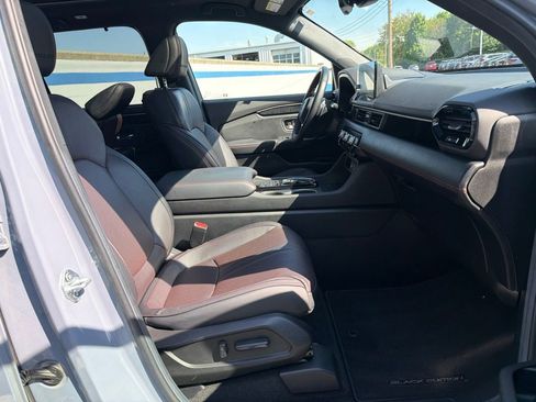 Used 2025 Honda Pilot Black Edition image 26