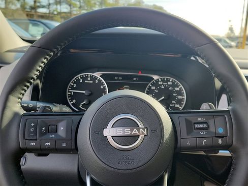 New 2025 Nissan Pathfinder SL image 9