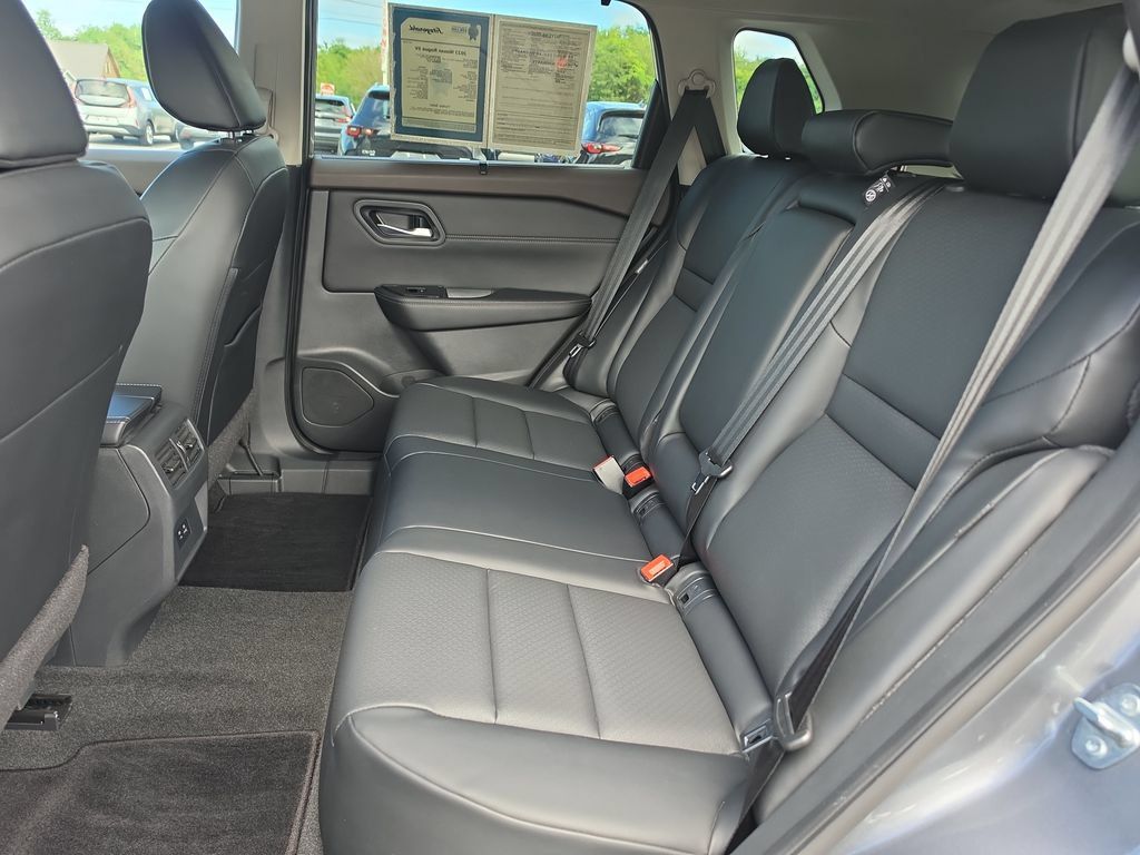 Used 2023 Nissan Rogue SV w/ SV Premium B Package AWD/4WD image 18
