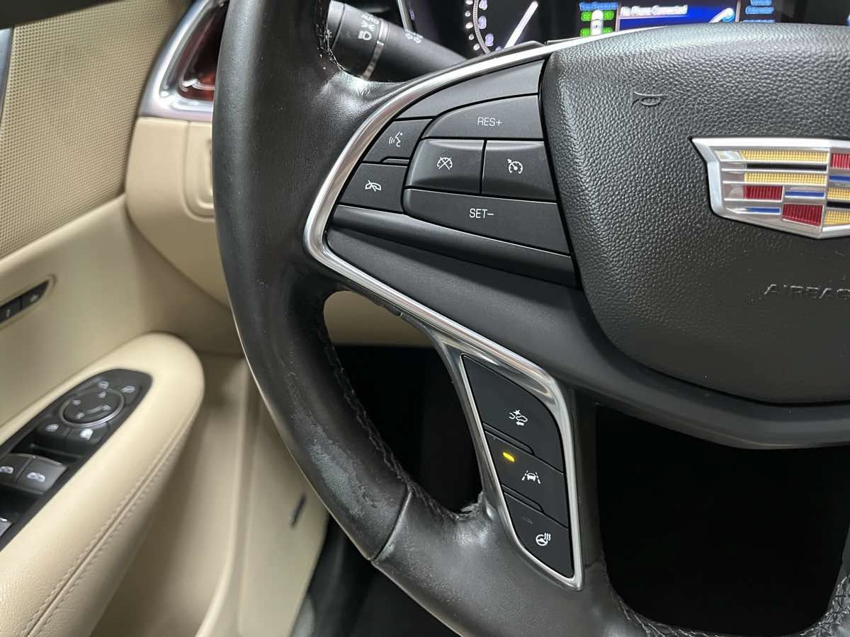 Used 2018 Cadillac XT5 Premium Luxury w/ LPO, Wheel Lock Package AWD/4WD image 15