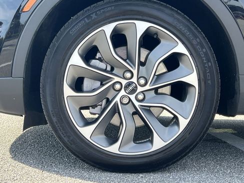 Used 2022 Lincoln Nautilus Reserve image 10