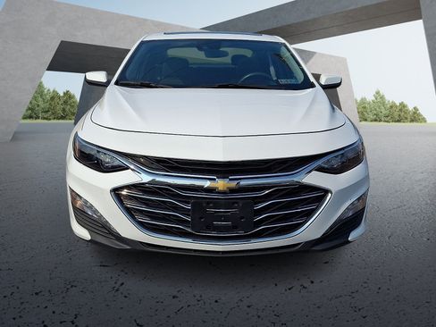 Used 2024 Chevrolet Malibu LT FWD image 2