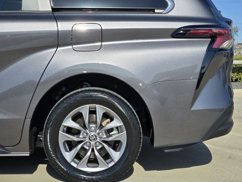 Used 2023 Toyota Sienna XLE image 13