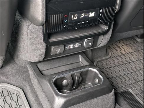 Used 2024 Jeep Wagoneer Series III w/ Convenience Group I AWD/4WD image 17