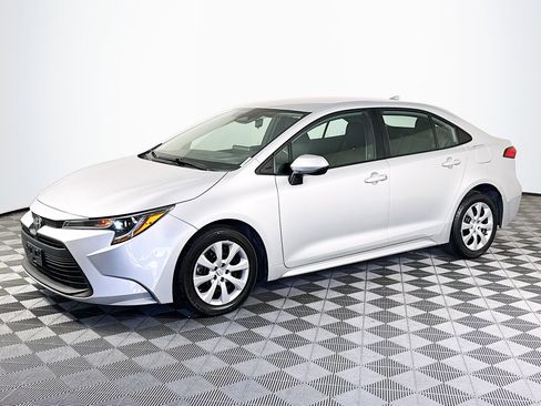 Used 2023 Toyota Corolla LE image 4